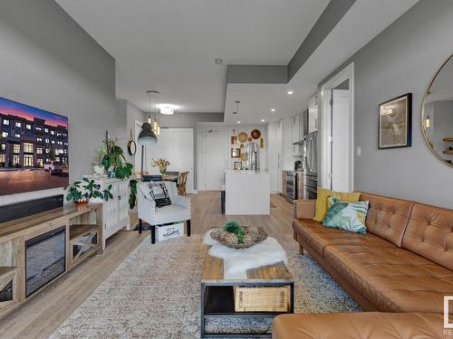 410 528 Griesbach Parade Parade, Edmonton, AB - Indoor Photo Showing Living Room