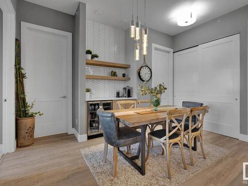 410 528 Griesbach Parade Parade, Edmonton, AB - Indoor Photo Showing Dining Room