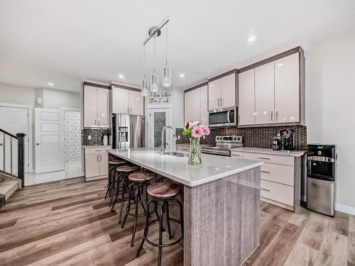 154 Spruce Gardens Crescent, Spruce Grove, AB - Indoor Photo Showing Kitchen With Upgraded Kitchen