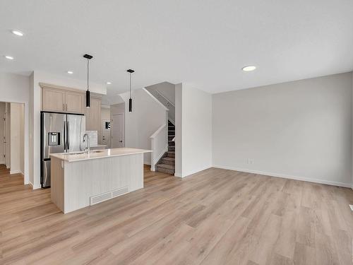 4855 Hawthorn Bend, Edmonton, AB - Indoor Photo Showing Kitchen With Upgraded Kitchen