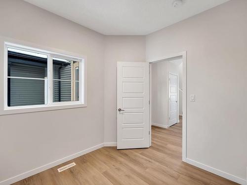 4855 Hawthorn Bend, Edmonton, AB - Indoor Photo Showing Other Room