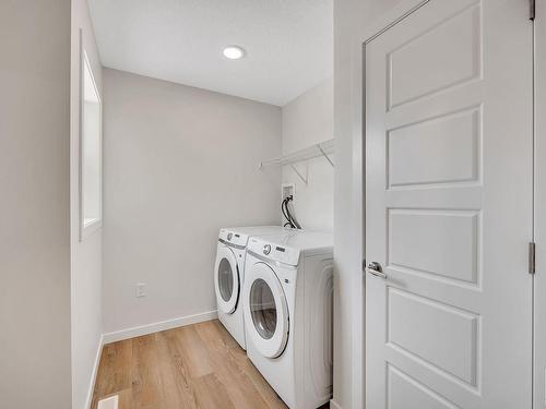 4855 Hawthorn Bend, Edmonton, AB - Indoor Photo Showing Laundry Room