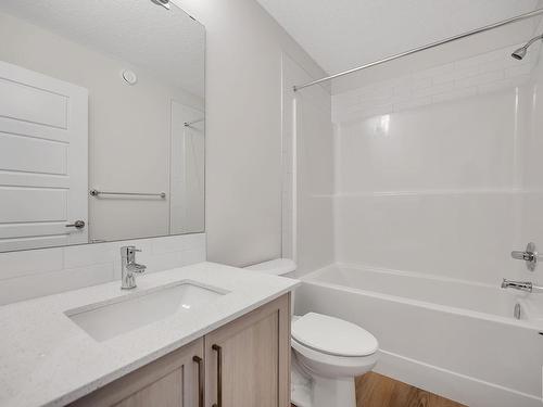 4855 Hawthorn Bend, Edmonton, AB - Indoor Photo Showing Bathroom