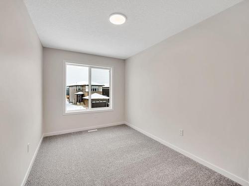 4855 Hawthorn Bend, Edmonton, AB - Indoor Photo Showing Other Room