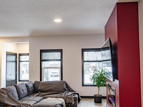 6621 47 Avenue, Beaumont, AB - Indoor Photo Showing Living Room