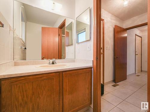 7223 152B Avenue, Edmonton, AB - Indoor Photo Showing Bathroom