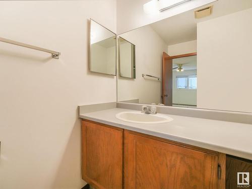 7223 152B Avenue, Edmonton, AB - Indoor Photo Showing Bathroom