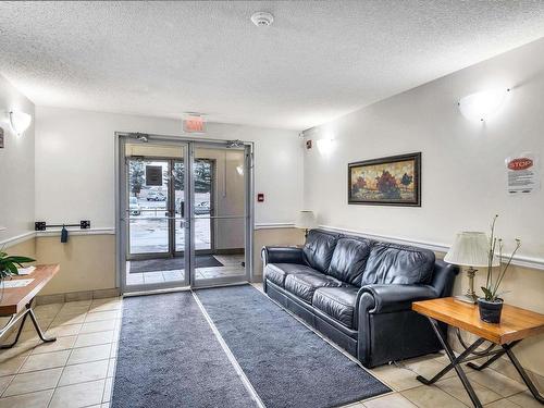 234 4210 139 Avenue, Edmonton, AB - Indoor Photo Showing Living Room