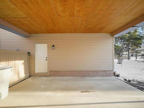 13 Akinsdale Gardens, St. Albert, AB - Indoor Photo Showing Kitchen