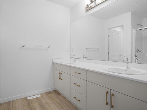 4 19904 31 Avenue, Edmonton, AB - Indoor Photo Showing Bathroom