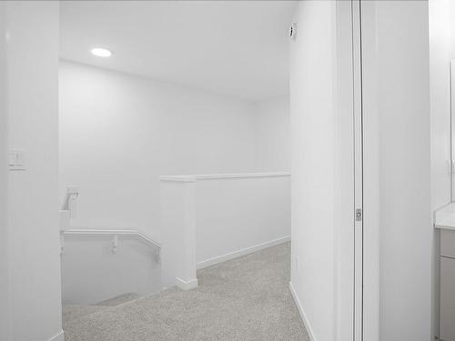 4 19904 31 Avenue, Edmonton, AB - Indoor Photo Showing Other Room