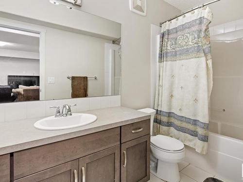 4904 Crabapple Lane, Edmonton, AB - Indoor Photo Showing Bathroom