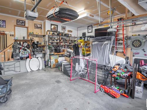 4904 Crabapple Lane, Edmonton, AB - Indoor Photo Showing Garage