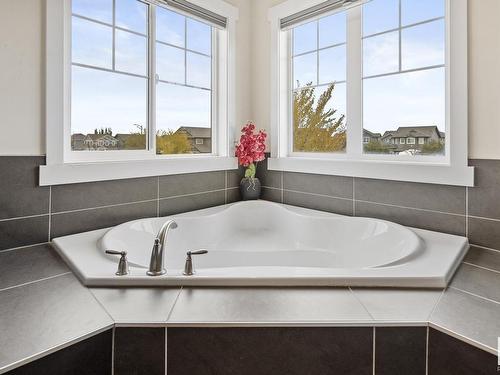 4904 Crabapple Lane, Edmonton, AB - Indoor Photo Showing Bathroom