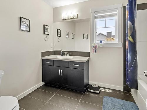 4904 Crabapple Lane, Edmonton, AB - Indoor Photo Showing Bathroom