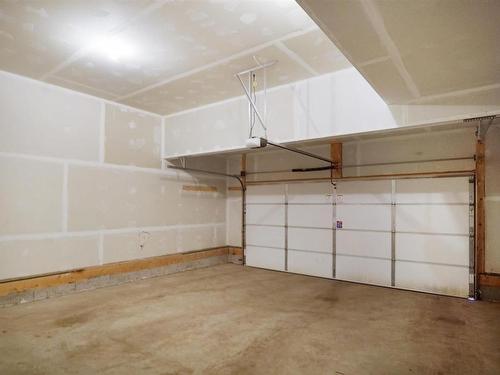 20519 97 Avenue, Edmonton, AB - Indoor Photo Showing Garage