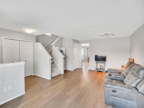 5831 Sutter Place, Edmonton, AB - Indoor Photo Showing Living Room