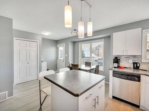 5831 Sutter Place, Edmonton, AB - Indoor Photo Showing Kitchen