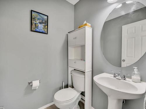 5831 Sutter Place, Edmonton, AB - Indoor Photo Showing Bathroom