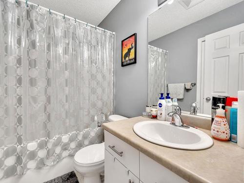 5831 Sutter Place, Edmonton, AB - Indoor Photo Showing Bathroom