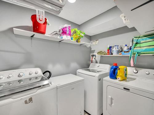 5831 Sutter Place, Edmonton, AB - Indoor Photo Showing Laundry Room