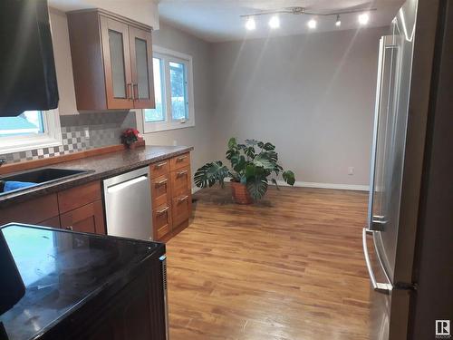 8408 145 Avenue Nw, Edmonton, AB - Indoor Photo Showing Kitchen With Stainless Steel Kitchen With Upgraded Kitchen