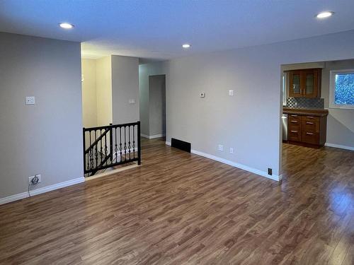 8408 145 Avenue Nw, Edmonton, AB - Indoor Photo Showing Bedroom