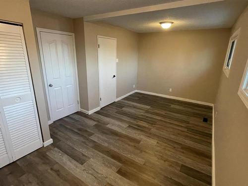 8408 145 Avenue Nw, Edmonton, AB - Indoor Photo Showing Bedroom