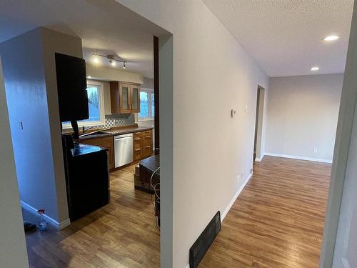 8408 145 Avenue Nw, Edmonton, AB - Indoor Photo Showing Other Room