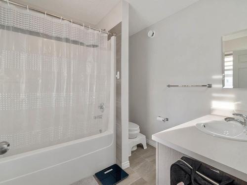 2076 Price Landing, Edmonton, AB - Indoor Photo Showing Bathroom