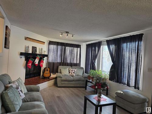 2916 89 Street, Edmonton, AB - Indoor Photo Showing Living Room