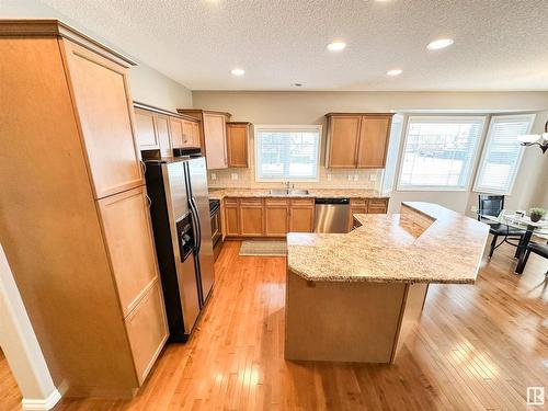 1 1251 Rutherford Road, Edmonton, AB - Indoor Photo Showing Kitchen