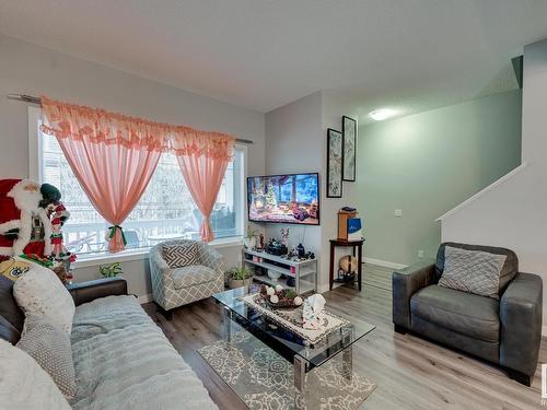 44 8209 217 Street, Edmonton, AB - Indoor Photo Showing Living Room