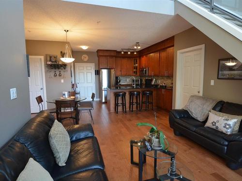 619 10235 112 Street, Edmonton, AB - Indoor Photo Showing Living Room