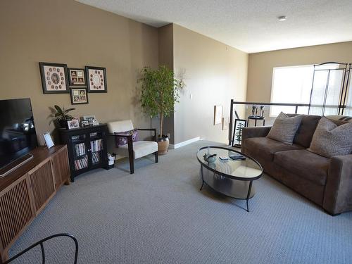 619 10235 112 Street, Edmonton, AB - Indoor Photo Showing Living Room