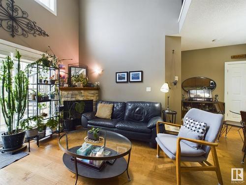 619 10235 112 Street, Edmonton, AB - Indoor Photo Showing Living Room