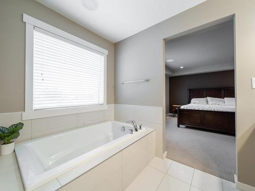 93 Sheppard Way, Leduc, AB - Indoor Photo Showing Bathroom