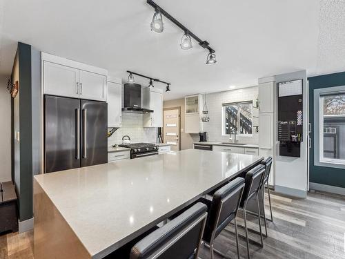 199 Cottonwood Avenue, Sherwood Park, AB - Indoor Photo Showing Kitchen With Stainless Steel Kitchen With Upgraded Kitchen