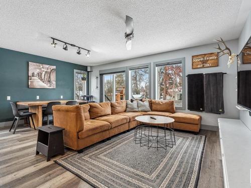 199 Cottonwood Avenue, Sherwood Park, AB - Indoor Photo Showing Living Room