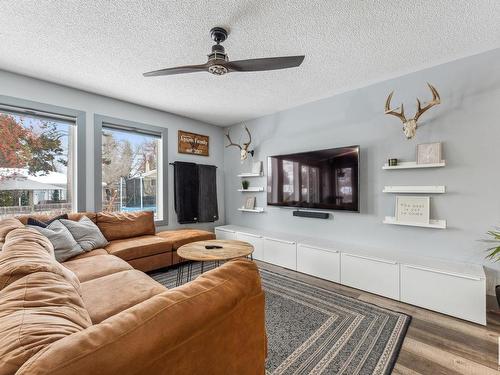 199 Cottonwood Avenue, Sherwood Park, AB - Indoor Photo Showing Living Room