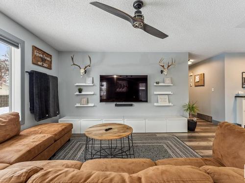 199 Cottonwood Avenue, Sherwood Park, AB - Indoor Photo Showing Living Room