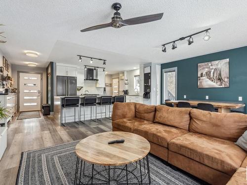 199 Cottonwood Avenue, Sherwood Park, AB - Indoor Photo Showing Living Room