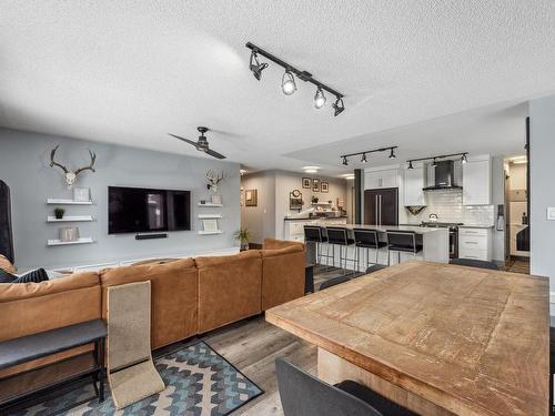 199 Cottonwood Avenue, Sherwood Park, AB - Indoor Photo Showing Kitchen