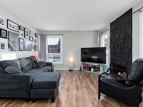 6328 184 Street, Edmonton, AB - Indoor Photo Showing Living Room