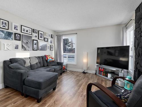 6328 184 Street, Edmonton, AB - Indoor Photo Showing Living Room