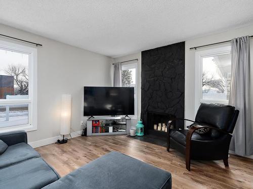 6328 184 Street, Edmonton, AB - Indoor Photo Showing Living Room