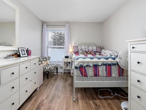 6328 184 Street, Edmonton, AB - Indoor Photo Showing Bedroom