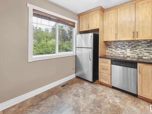 10930 65 Avenue, Edmonton, AB - Indoor Photo Showing Kitchen