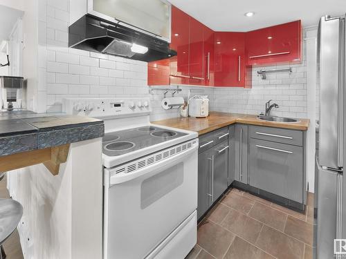 10930 65 Avenue, Edmonton, AB - Indoor Photo Showing Kitchen