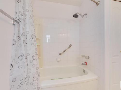 377 Blackburn Drive, Edmonton, AB - Indoor Photo Showing Bathroom